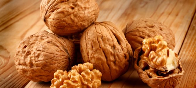 Manger des noix est très bon pour la santé Manger des noix est très bon pour la santé