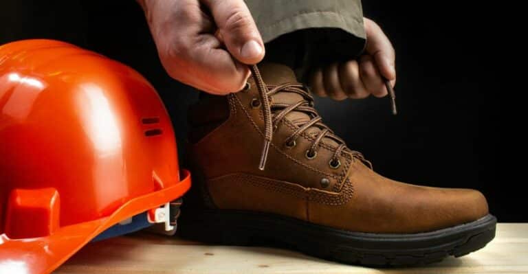 Porter des chaussures de sécurité peut vous éviter de graves accidents