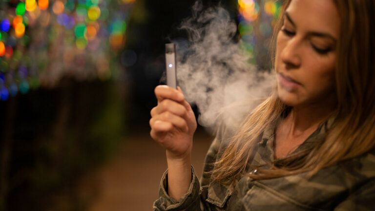 Comment la cigarette électronique peut-elle aider à arrêter de fumer ?