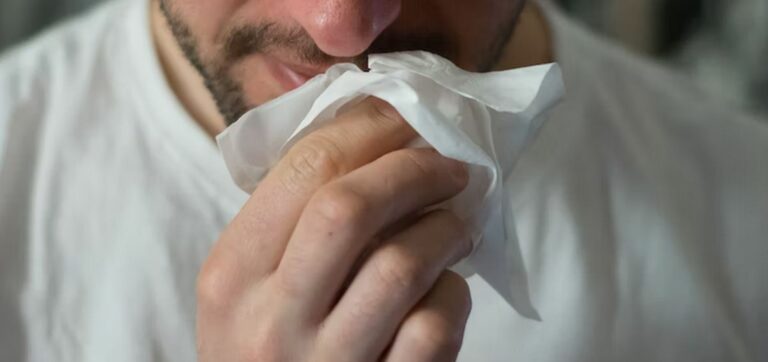 Rhinite Allergique : Symptômes, Causes, Traitement et Prévention