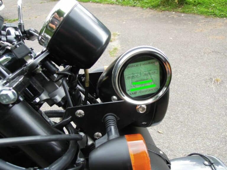 Porte vignette assurance moto : guide essentiel pour sécuriser votre preuve d&rsquo;assurance en route